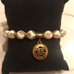 White and gold beaded bracelet